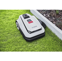 Robotická sekačka na trávníku