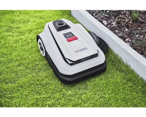 Robotická sekačka na trávníku