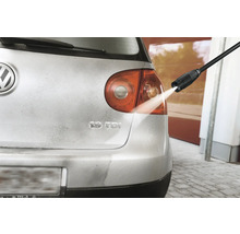 Čištění automobilu pomocí vysokotlakého čističe