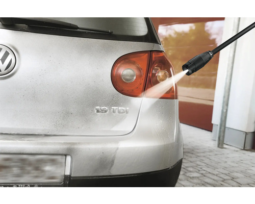 Čištění automobilu pomocí vysokotlakého čističe