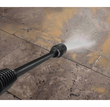 Vysokotlaký čistič v akci při čištění kamenných desek