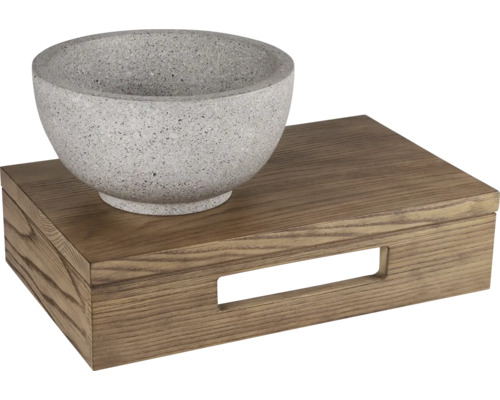 Mísa na dřevěném podnosu