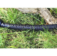 Zahradní hadice na trávníku