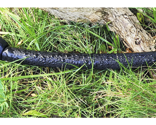 Zahradní hadice na trávníku