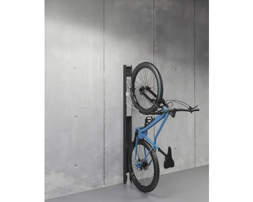 Kolo připevněné k nástěnnému držáku