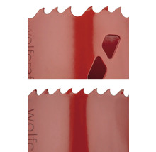 Detailní záběr děrovací pily se zuby a výřezy.