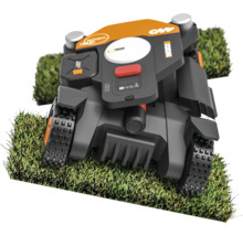 Zahradní traktor na trávě