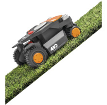 Robotická sekačka na trávníku