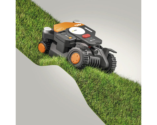 Zahradní traktor na trávníku