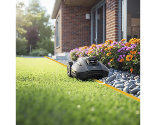 Robotická sekačka na trávníku před domem