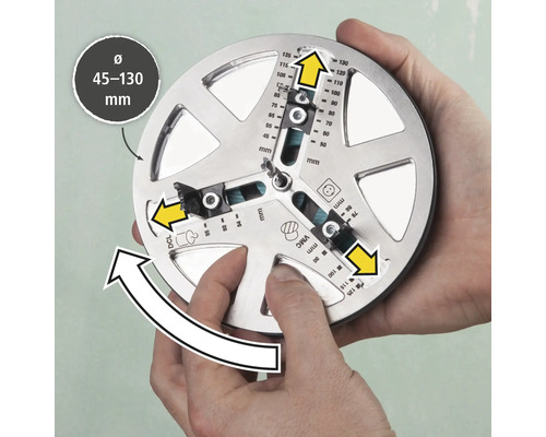 Nástroj pro přesné značení vrtaných otvorů o průměru 45 až 130 milimetrů drží dvě ruce.