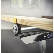 Detail válečkové dráhy s dřevěnou deskou