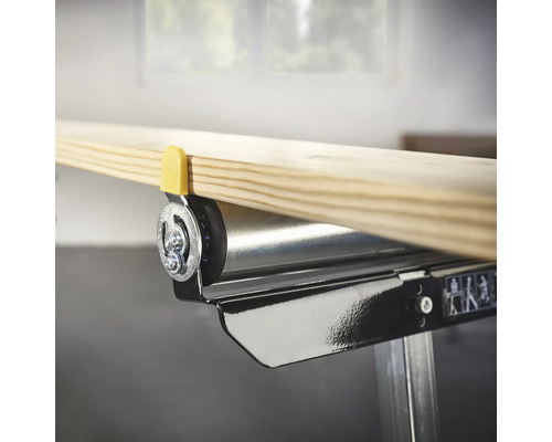 Detail válečkové dráhy s dřevěnou deskou