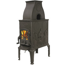 Krbová kamna z litiny s reliéfními ozdobami a proskleným okénkem