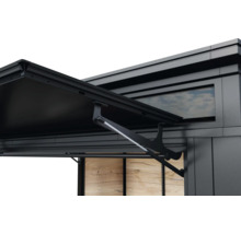 Detailní pohled na zahradní domek s otevřenou střechou