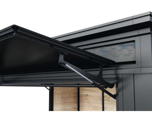 Detailní pohled na zahradní domek s otevřenou střechou