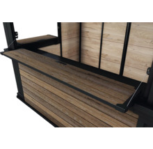 Detailní pohled na venkovní kuchyňský modul s dřevěným obkladem a sklopnou pracovní deskou