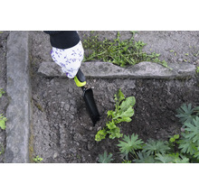 Zahradničení s ruční lopatkou v záhonu