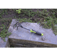 Zahradní kultivátor se třemi hroty pro zahradničení