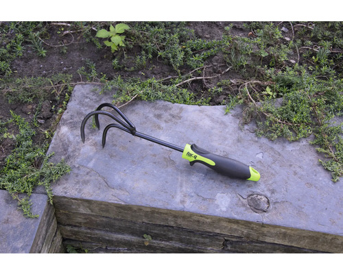 Zahradní kultivátor se třemi hroty pro zahradničení