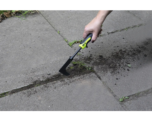 Čistič spár se používá k odstraňování plevele mezi dlažebními kostkami