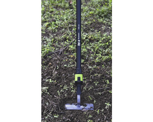 Násada for_q fitconnect s nástavcem na plevel z kovu v půdě, délka sto padesát centimetrů.