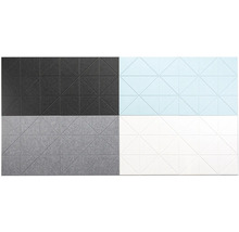 Akustické panely s geometrickým trojúhelníkovým vzorem v tmavě šedé, světle modré, šedé a bílé barvě z plstěného materiálu.