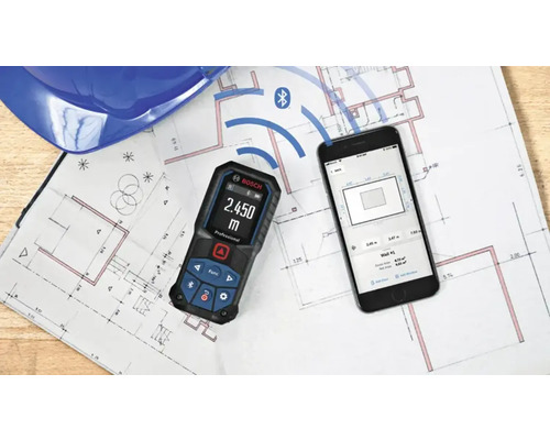 Laserový dálkoměr Bosch s připojením Bluetooth k aplikaci v chytrém telefonu na stavebním plánu.