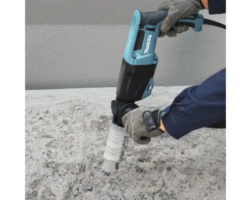 Sekací kladivo Makita s odsáváním prachu se používá na betonovém povrchu. Makita Logo.