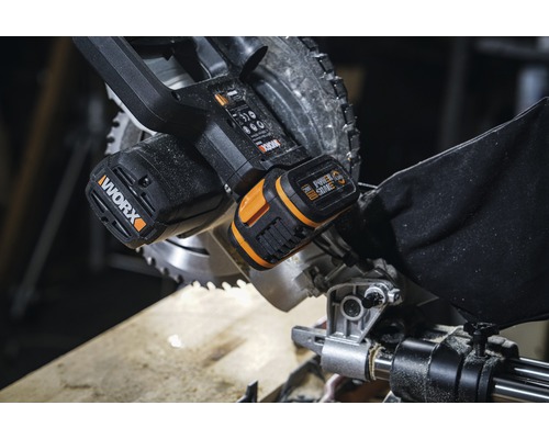 Logo Worx na pokosové pile s baterií