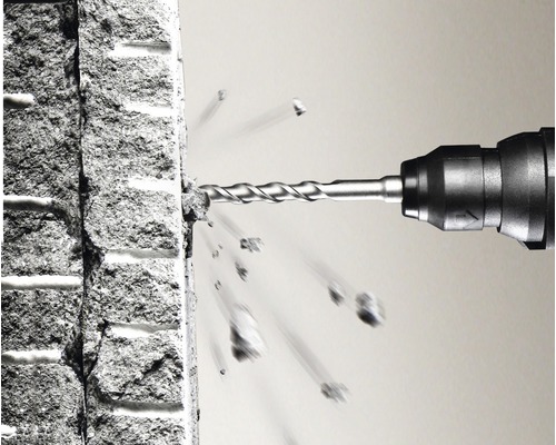 Vrtačka vrtá do kamenné zdi