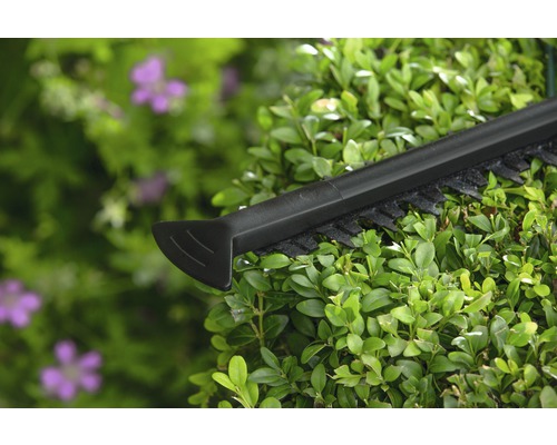 Nůžky na živý plot v akci na živém plotu