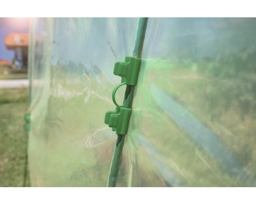 Zelená fóliová spona pro upevnění fólie skleníku