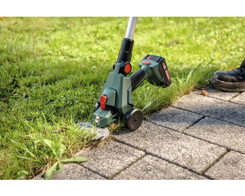 Akumulátorové nůžky na trávu v akci pro úpravu okrajů trávníku
