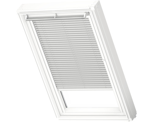 Střešní okno se zavřenou plisovanou žaluzií