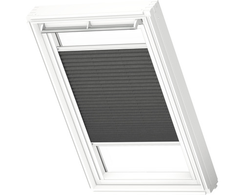 Střešní okno se zavřenou plisovanou žaluzií pro zatemnění