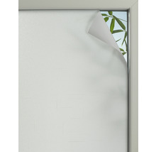 Okno s namontovanou neprůhlednou okenní fólií