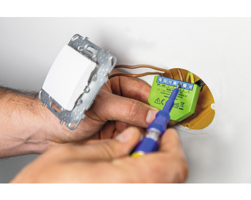 Instalace spínače chytré domácnosti pomocí šroubováku