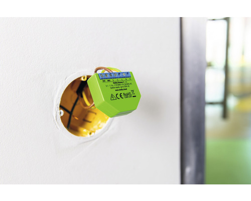 Chytrý stmívač Shelly Dimmer 2 pro chytrou domácnost instalovaný v nástěnné krabici