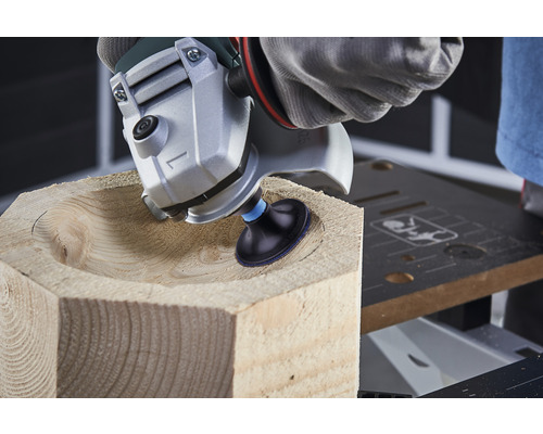 Opracování dřeva s brusným nástrojem a úhlovou bruskou