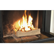 Hořící dřevo v krbu