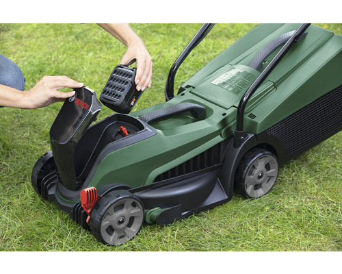 Akumulátorová sekačka na trávu s vloženou baterií