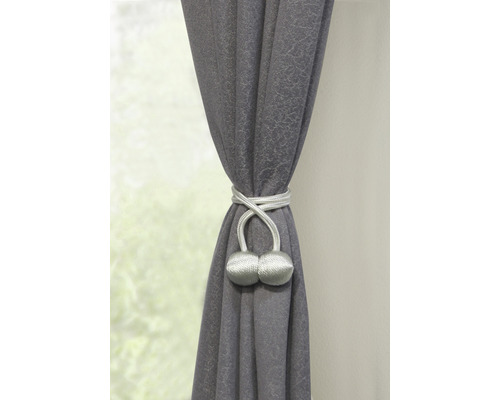 Šedý závěs se šňůrkovým držákem