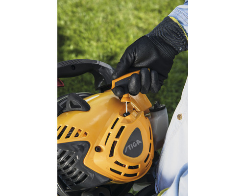 Obsluha plotostřihu Stiga v rukavicích