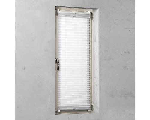 Okno s plisovanou žaluzií jako ochrana soukromí a slunce