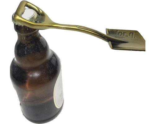 Otvírák na láhve ve tvaru rýče otevírá láhev