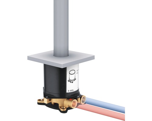 Podomítkové těleso s trubkami pro připojení vody