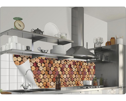 Kuchyňská scéna s nástěnným panelem s designem korku