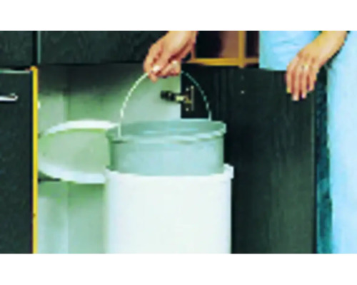 Vestavný koš v kuchyňské skříňce pro třídění odpadu