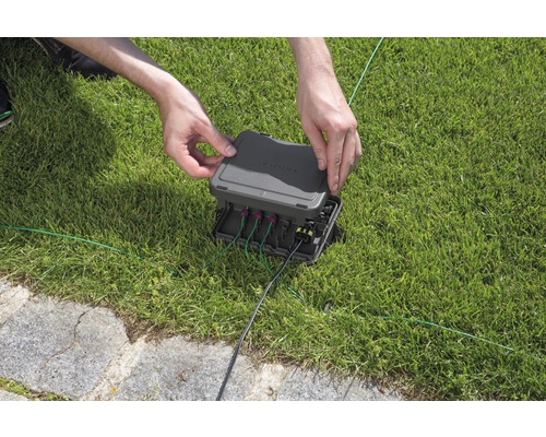 Instalace ventilové šachtice Gardena na trávníku